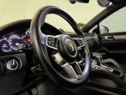 Used 2023 Porsche Cayenne Platinum Edition w/ Towing Package w/o Tow Ball image 11