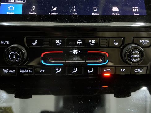 Used 2021 Jeep Grand Cherokee L Limited w/ Luxury Tech Group II image 19