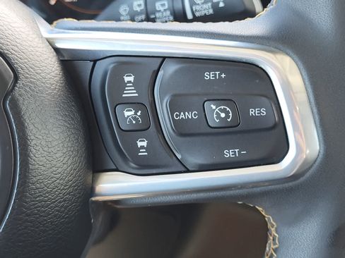 Used 2024 Jeep Wrangler Unlimited Sahara AWD/4WD image 17