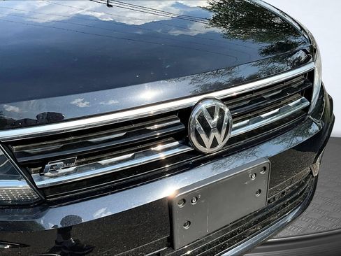 Used 2021 Volkswagen Tiguan SEL AWD/4WD image 35
