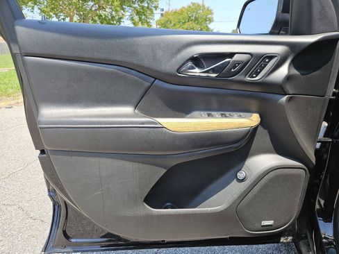 Used 2018 GMC Acadia Denali w/ Technology Package AWD/4WD image 12