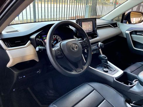 Used 2022 Toyota RAV4 XLE image 17