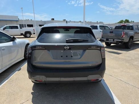 Used 2025 Nissan Kicks SV AWD/4WD image 4