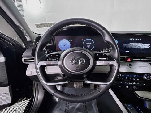 Certified 2023 Hyundai Elantra Limited FWD image 11