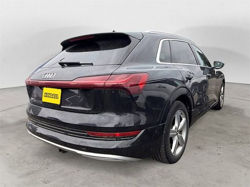 Used 2019 Audi e-tron Premium Plus image 4