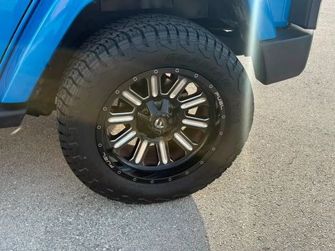Used 2015 Jeep Wrangler Unlimited Sahara w/ Connectivity Group AWD/4WD image 11