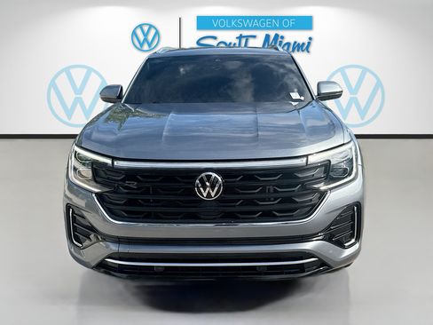 Certified 2024 Volkswagen Atlas Cross Sport SEL R-Line AWD/4WD image 2