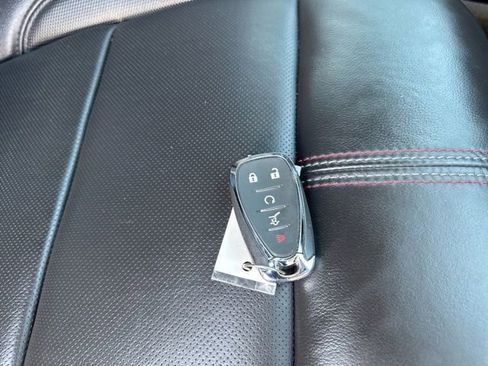 Used 2023 Chevrolet Traverse RS image 9