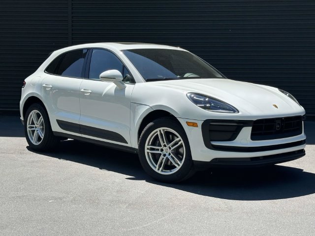 Used 2026 Porsche Macan AWD/4WD image 7