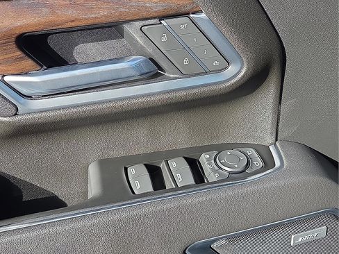 Used 2025 GMC Sierra 2500 SLT w/ SLT Premium Package image 13