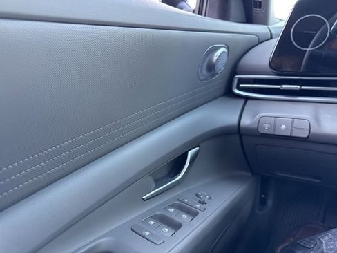 Used 2024 Hyundai Elantra SEL FWD image 14
