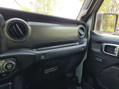 Used 2023 Jeep Gladiator Sport AWD/4WD image 21