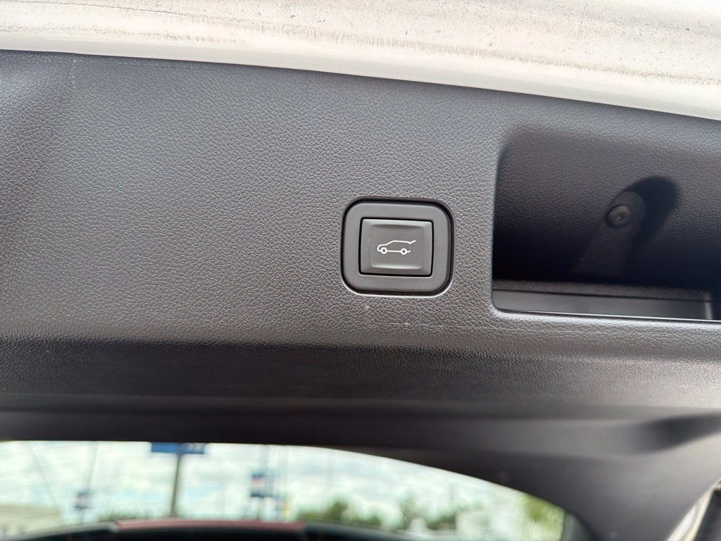 Used 2025 Chevrolet Equinox EV RS w/ Convenience Package II FWD image 12