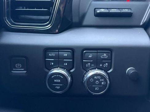 Used 2023 GMC Sierra 1500 AT4 w/ Technology Package image 5