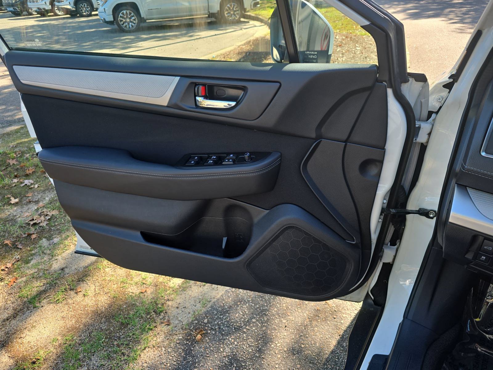 Used 2019 Subaru Outback 2.5i Premium AWD/4WD image 25
