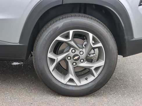 Used 2025 Chevrolet Trax LT w/ LT Convenience Package image 10