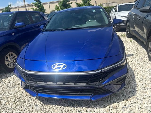 Used 2024 Hyundai Elantra SEL FWD image 2