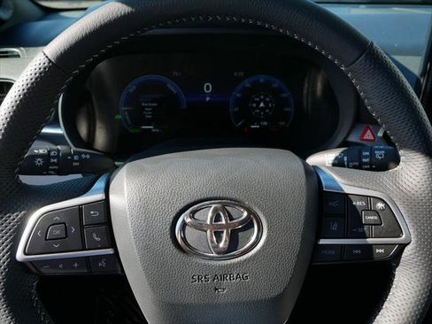 Certified 2025 Toyota Sienna Platinum AWD/4WD image 23