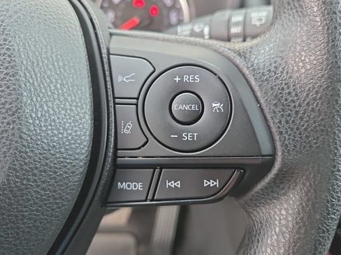 Used 2022 Toyota RAV4 XLE w/ Convenience Package AWD/4WD image 17