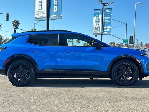 New 2025 Chevrolet Equinox EV RS image 3