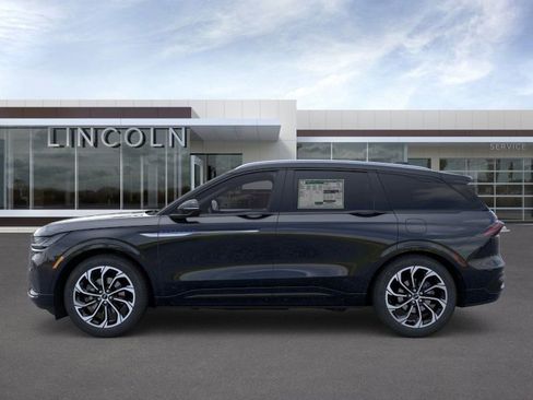 New 2025 Lincoln Nautilus Reserve image 3