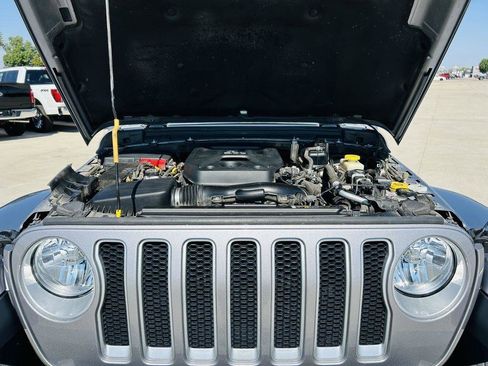 Used 2020 Jeep Wrangler Unlimited Sahara w/ Uconnect 4C Nav & Sound Group image 28