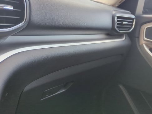 Used 2022 Ford Explorer XLT w/ Equipment Group 202A image 25