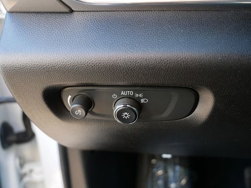 Used 2023 Chevrolet Traverse LT image 16