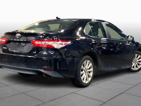 Used 2019 Toyota Camry LE image 12