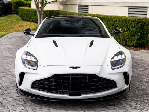 Used 2025 Aston Martin V8 Vantage Coupe image 7