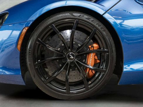 Used 2023 McLaren Artura RWD image 9