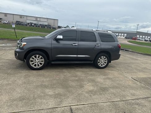 Used 2020 Toyota Sequoia Platinum AWD/4WD image 8