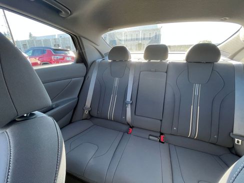 Used 2025 Hyundai Elantra SEL image 37