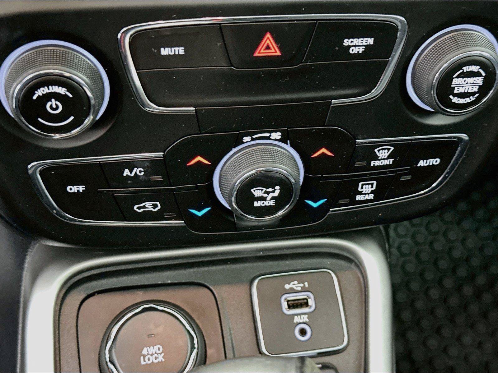 Used 2019 Jeep Compass Latitude w/ Cold Weather Group AWD/4WD image 9
