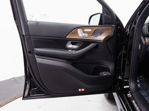 Used 2025 Mercedes-Benz GLE 450e 4MATIC image 5