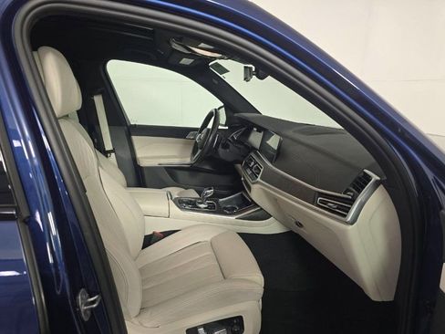 Used 2022 BMW X7 M50i image 2