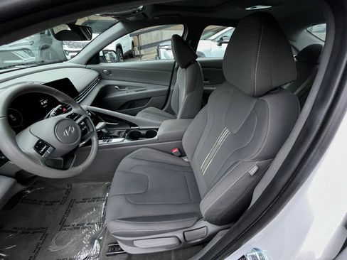 Used 2025 Hyundai Elantra SEL image 27