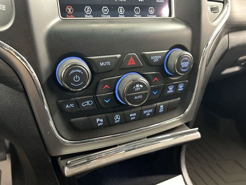 Used 2020 Jeep Grand Cherokee Laredo image 16