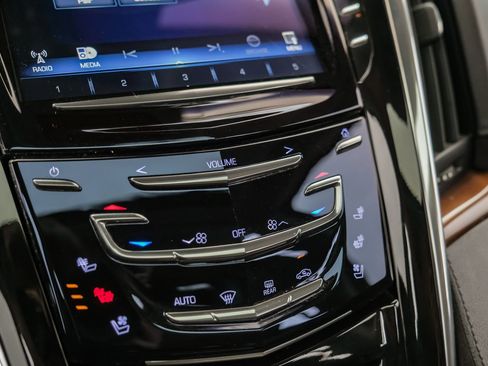 Used 2017 Cadillac Escalade ESV Luxury AWD/4WD image 28