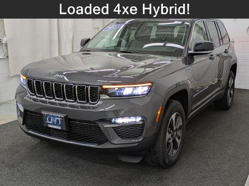Used 2023 Jeep Grand Cherokee 4x4 image 1