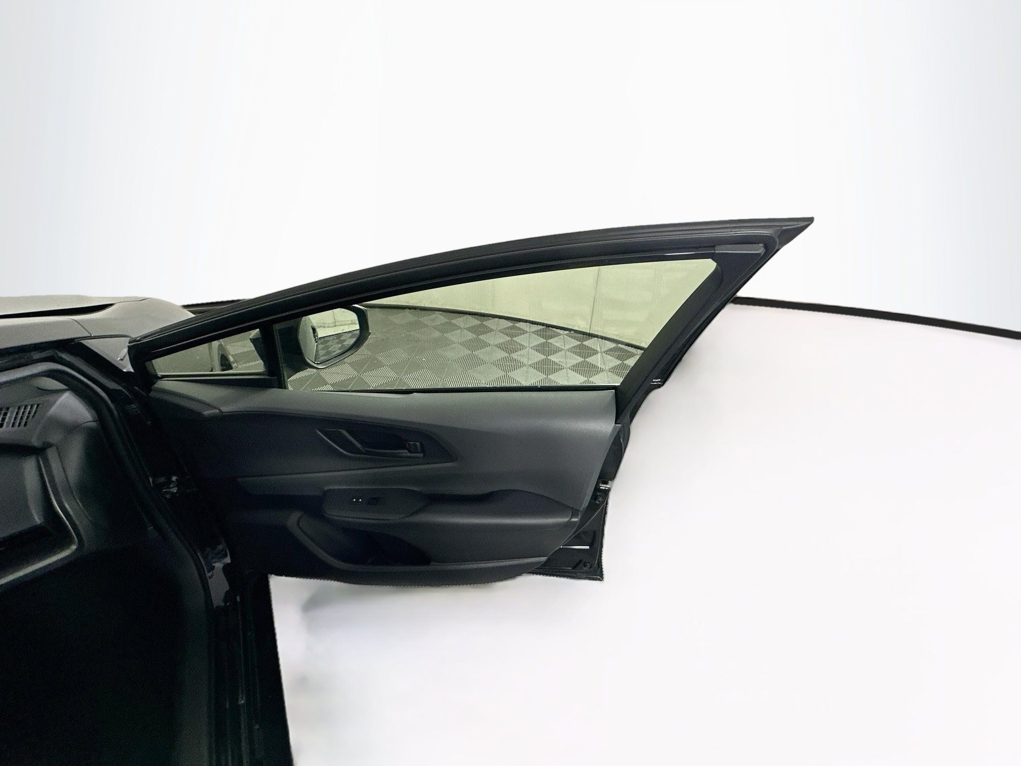 Used 2025 Toyota Prius LE FWD image 31