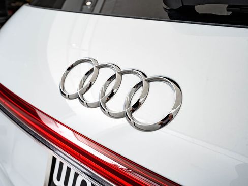 Used 2024 Audi Q4 e-tron Prestige AWD/4WD image 18