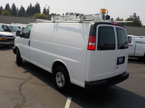 Used 2016 Chevrolet Express 2500 RWD image 8