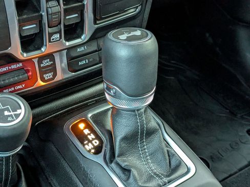 Used 2024 Jeep Wrangler Unlimited Rubicon w/ Technology Group image 19