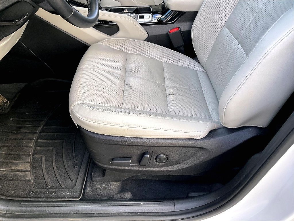 Certified 2022 Kia Telluride EX w/ EX Premium Package AWD/4WD image 35
