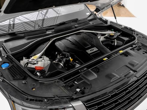 Used 2022 Land Rover Range Rover Long Wheelbase SE image 47