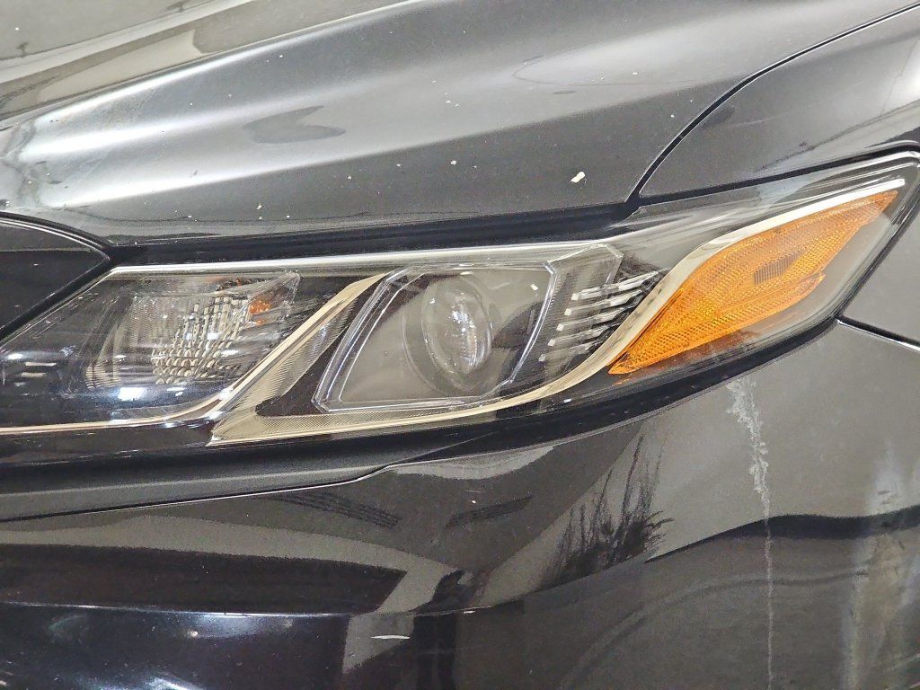Used 2018 Toyota Camry SE w/ Convenience Package FWD image 31