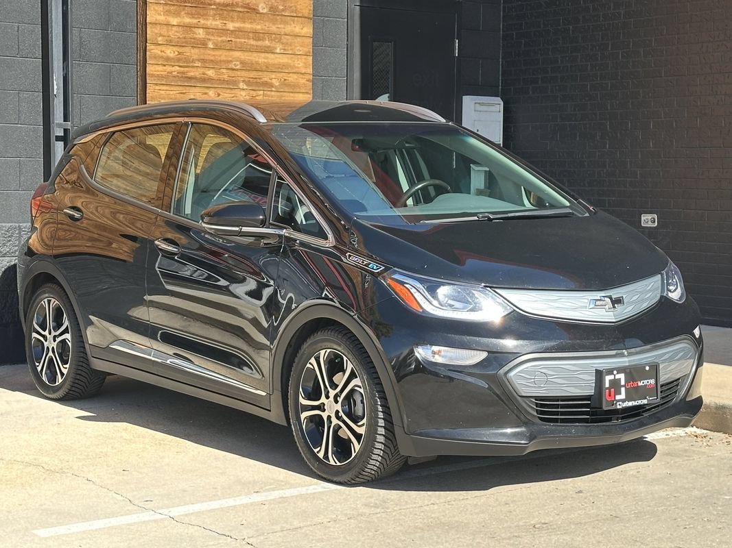 Used 2019 Chevrolet Bolt Premier w/ Infotainment Package FWD image 9