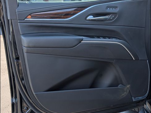 Used 2023 Cadillac Escalade Premium Luxury AWD/4WD image 24