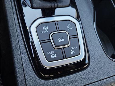 New 2026 Nissan Frontier SV image 21